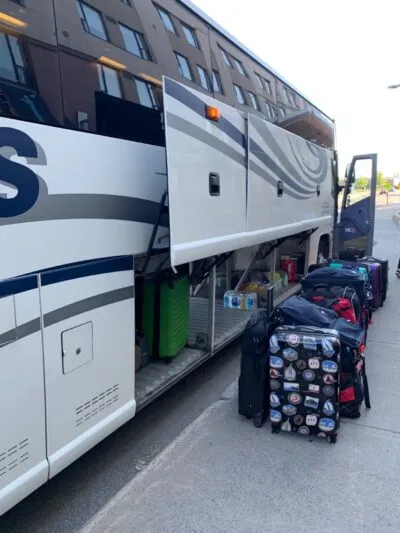 Charter bus 